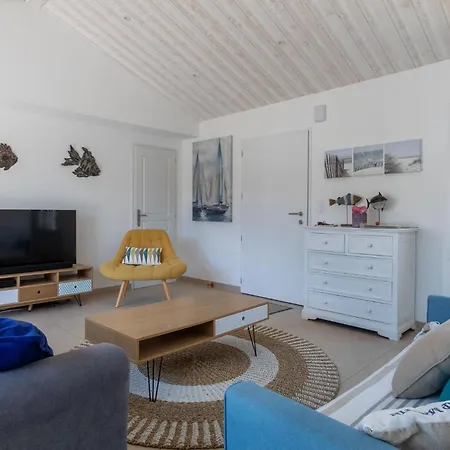 Beautiful In Jean De Monts *