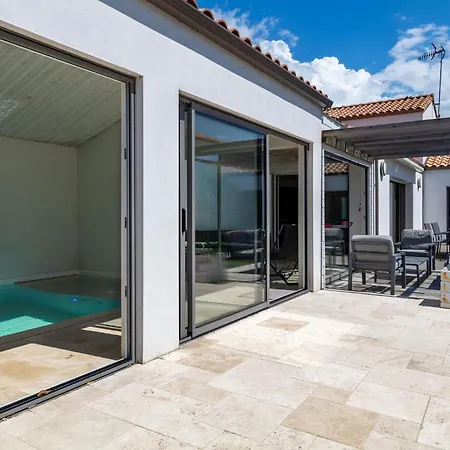 Beautiful In Jean De Monts *